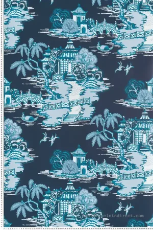 Jusqu'à Épuisement Des Stocks Papier peint Scène Chinoise Pagoda et Sampan bleu nuit - Toiles de York (Initiales) Réf. INI-RT7901