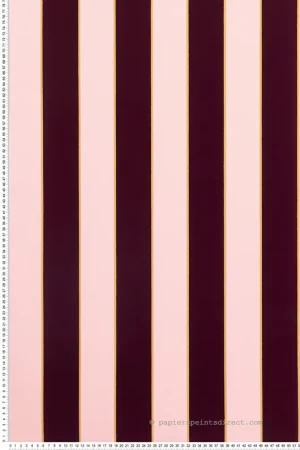 Papier peint Rayure Velours rose bordeaux - Regency Stripe d‘Osborne & Little Réf. OSB-W7780-12 Nouveauté