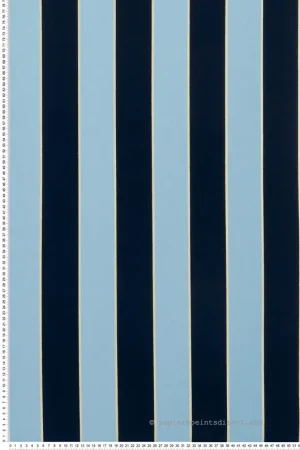 Papier peint Rayure Velours bleu nuit doré - Regency Stripe d‘Osborne & Little Réf. OSB-W7780-04 Nouveauté