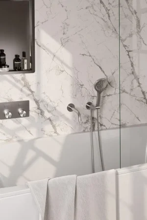 Acheter Direct BRAUER Brushed Carving mitigeur de baignoire encastré thermostatique - boutons-poussoirs SET 04 - bec - pomme de douche 3 jets - flexible de douche - coude mural - inox brossé PVD