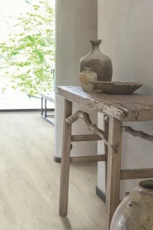 Sol stratifié QS CLASSIC HYDROSEAL Quick Step, aspect Bois vieilli blanchi, lame 19.00 x 120.00 cm Prix Choc