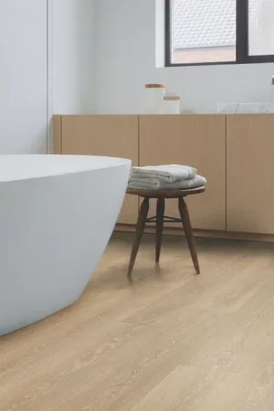 Sol stratifié MAJESTIC Quick Step, aspect Bois chêne de la vallée marron clair, lame 24.00 x 205.00 cm Prix Promo
