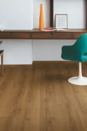 Sol vinyle ALPHA VINYL BLOOM Quick Step, Bois chêne caramel ramageux, lame 20.90 x 149.40 cm Certifié