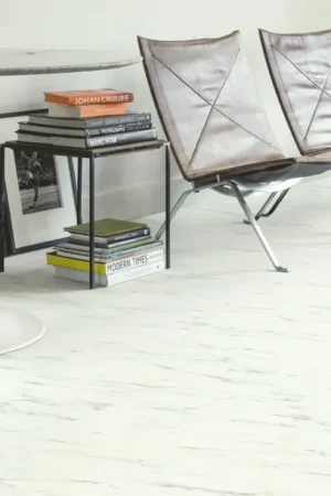 Acheter En Ligne Sol vinyle ALPHA VINYL ORO Quick Step, Marbre de Carrare, dalle 30.30 x 60.96 cm
